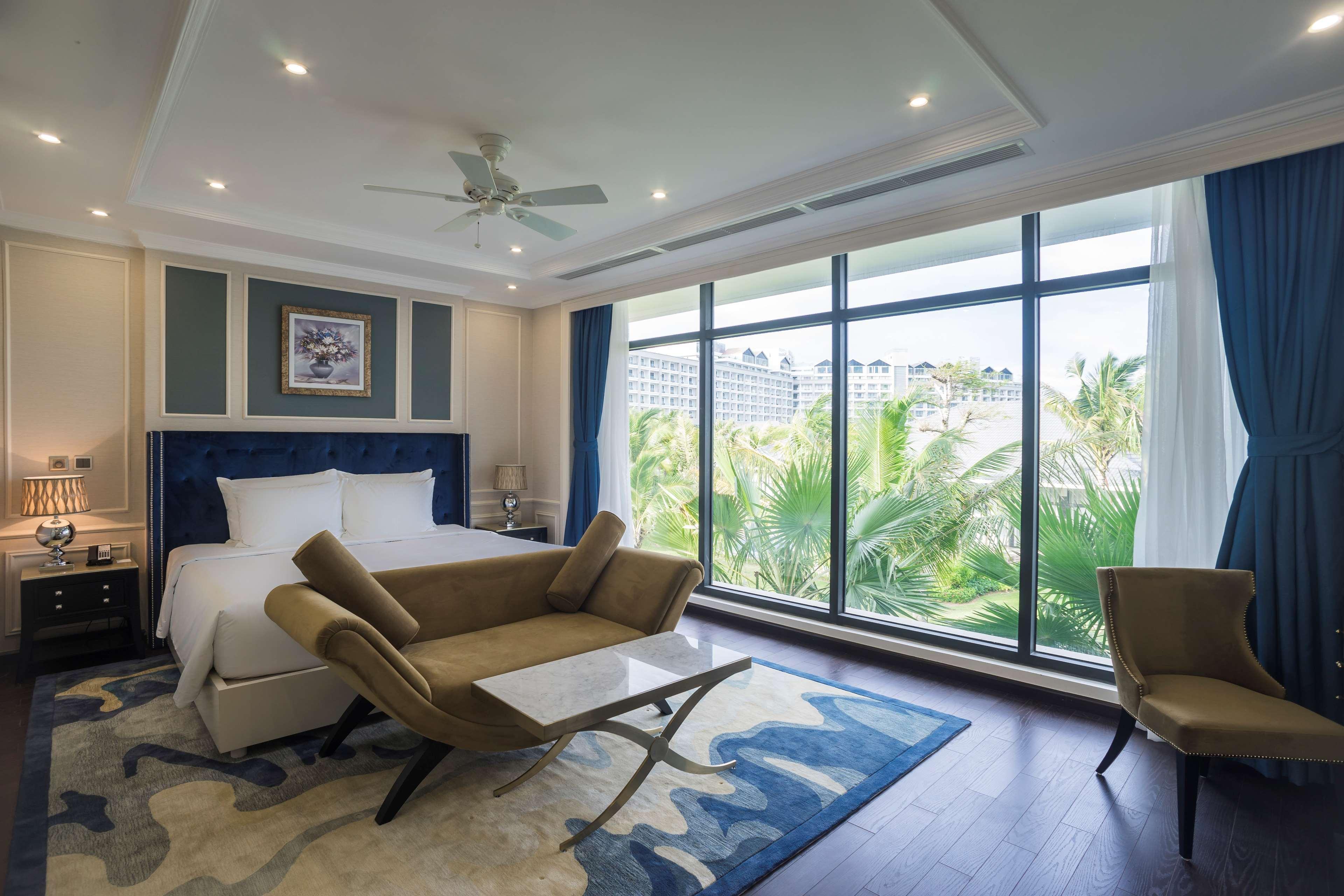 Radisson Blu Resort Phu Quoc Dış mekan fotoğraf A bedroom at the hotel