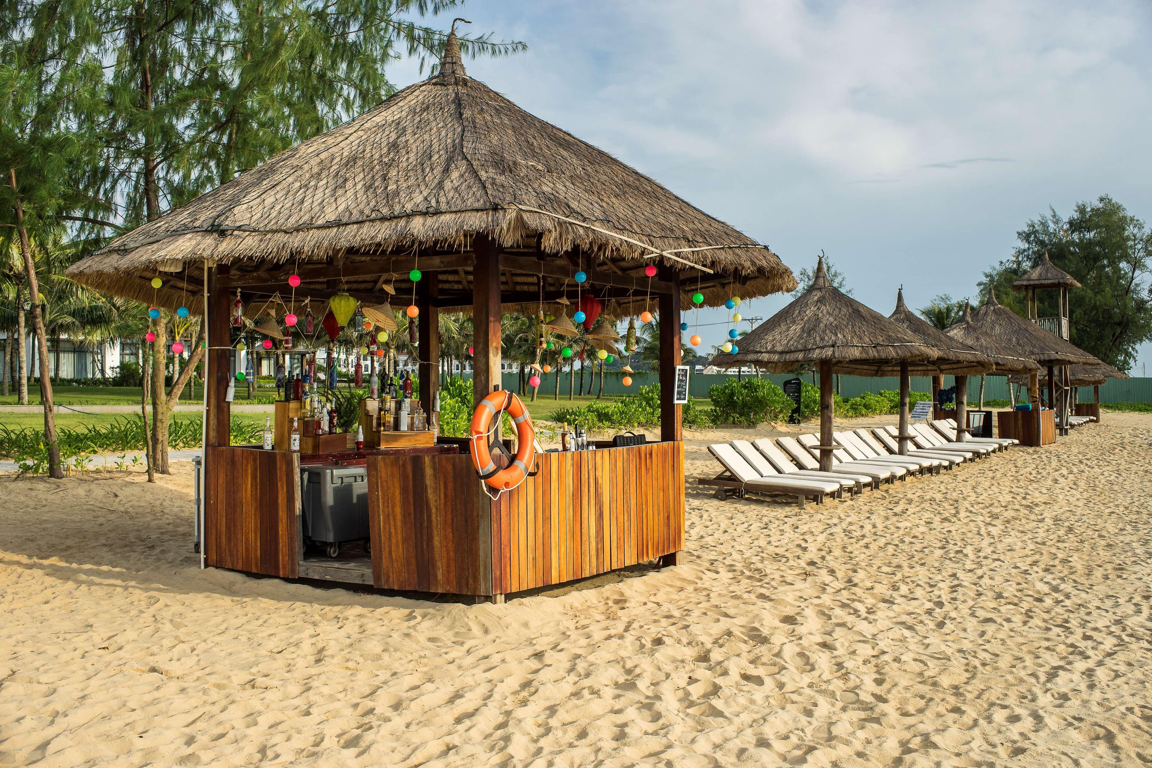 Radisson Blu Resort Phu Quoc Dış mekan fotoğraf A beach bar in Vietnam