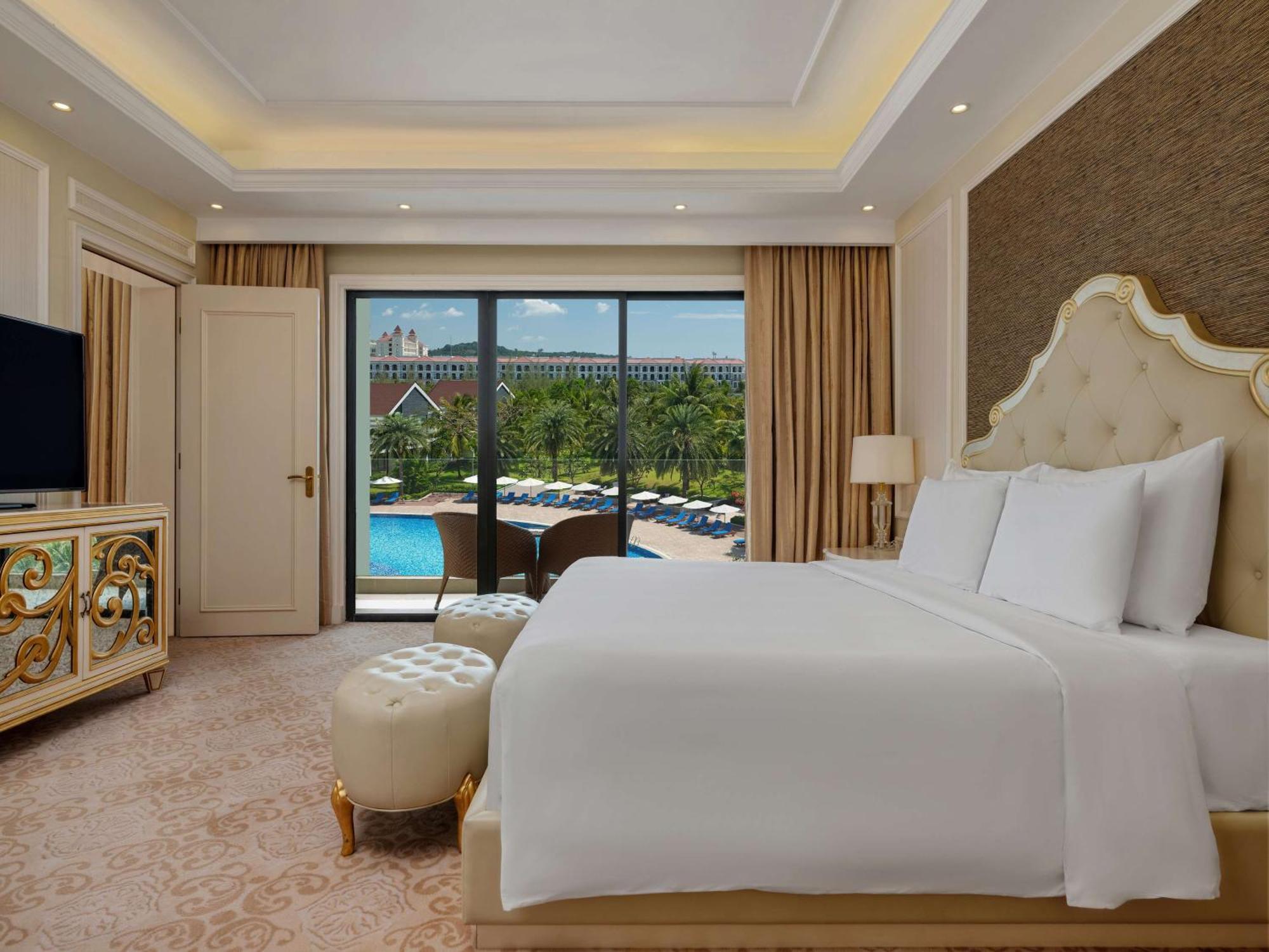 Radisson Blu Resort Phu Quoc Dış mekan fotoğraf A bedroom at the hotel