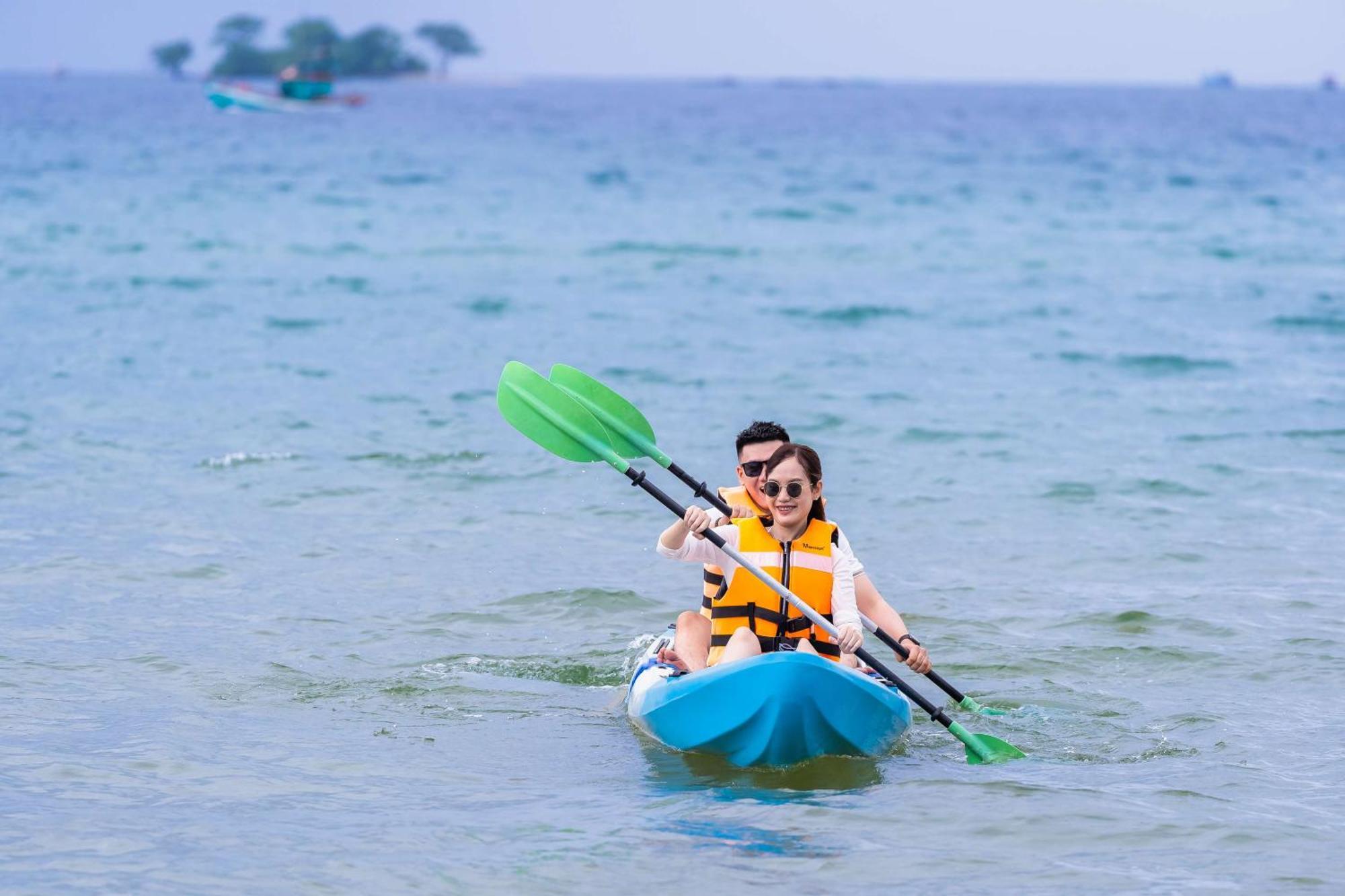 Radisson Blu Resort Phu Quoc Dış mekan fotoğraf Kayaking in Pattaya