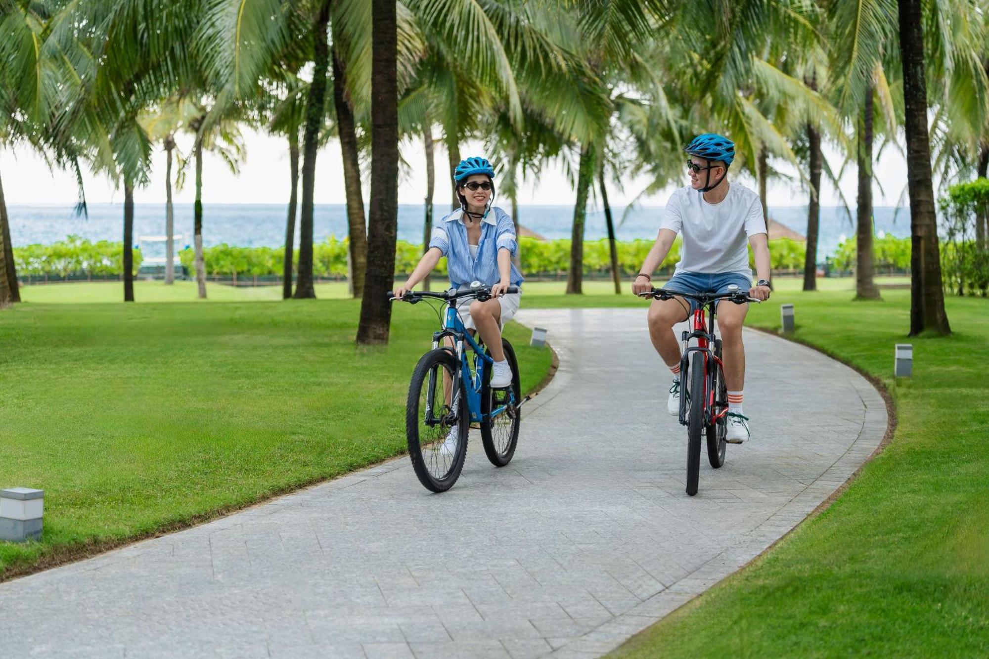 Radisson Blu Resort Phu Quoc Dış mekan fotoğraf Cycling at East Coast Park