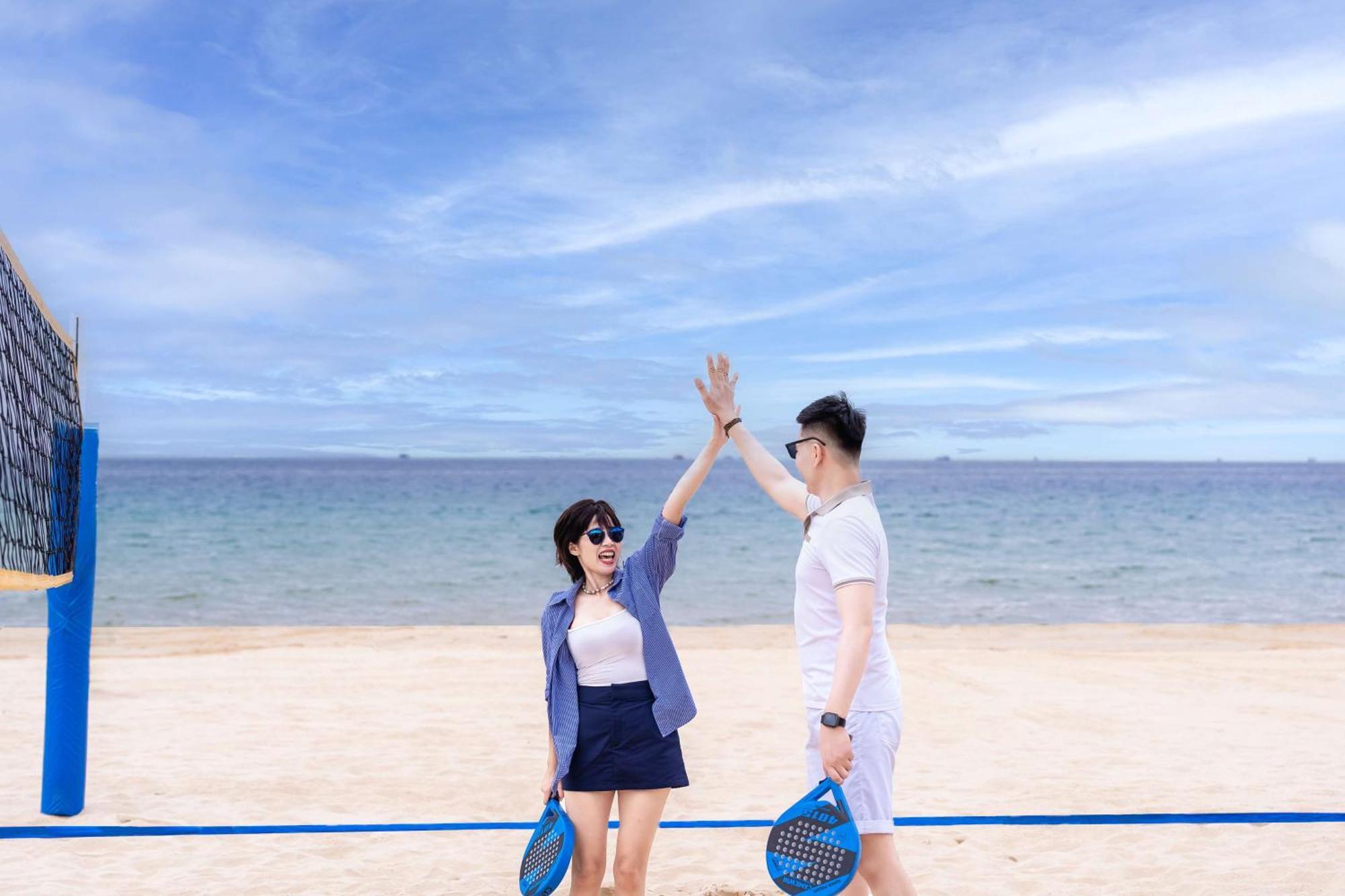 Radisson Blu Resort Phu Quoc Dış mekan fotoğraf A high five
